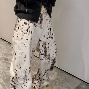 Jeans de Mezclilla de Lujo Discreto con Estilo Urbano para Mujer, Novedad 2025 |   Pantalones de Pierna Recta y Holgada con Estampado de Leopardo Splash Ink - Product Image 4