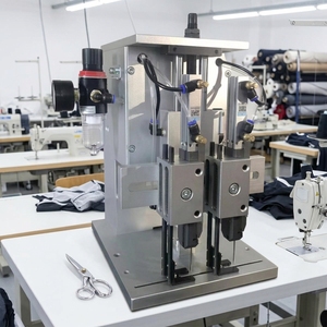 Macchina da cucire elettrica semiautomatica pneumatica per etichettatura calze con PLC, macchina per etichettatura e imballaggio a doppia testa - Product Image 2