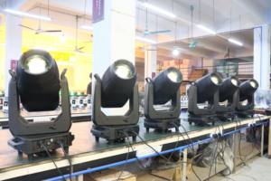 Sıcak satış Bluemoon 700W LED BSWF hareketli profil işık sahne işıkları disko DJ KTV parti dans sahne lamba için LED ışık - Product Image 5