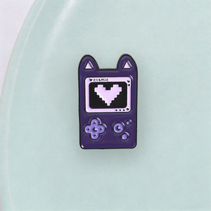 Épinglette en émail personnalisée Cosmic Cat Game Console, Badge métallique Kawaii Chat Violet Gameboy, Épinglette de revers Cœur Pixel, Cadeau pour Gamer - Product Image 3