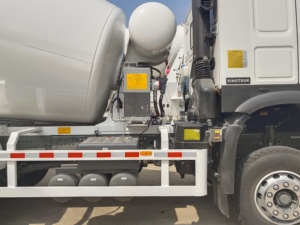 Brandneue 10 12 14 m3 Kubikmeter Sinotruk Beton Zement mischer LKW Baumaschinen zum Verkauf in den VAE - Product Image 6