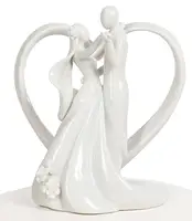 Ywbeyond卸売セラミックダンス花嫁と花婿のカップルハート置物ケーキトッパー結婚式のテーブルの装飾