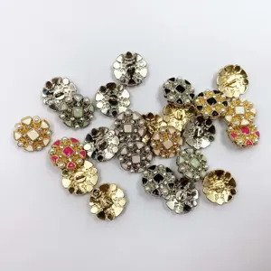 Los fabricantes suministran botones de moda para mujer de alta calidad, botón de diamante con vástago de metal perla y flor