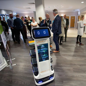 <span class=keywords><strong>Robot</strong></span> de livraison de nourriture MiCity Best Sell Restaurant <span class=keywords><strong>Robot</strong></span> avec navigation automatique, service de serveur et écran publicitaire de 15,6 pouces pour la vente au détail - Product Image 1