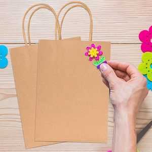 Sacs cadeaux en papier avec papier de soie et poignées, sacs de fête en gros pour anniversaires, mariages et fêtes - Product Image 4