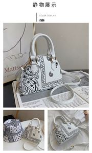 Ensemble Robe Vintage Anglaise, Chapeau Bob et Sac à Main pour Femme en Cuir PU à Motif Floral, Anti-Vol, Résistant à l'Eau, Design Portable pour Voyage - Product Image 3