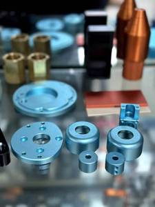 Tùy chỉnh chính xác 5 trục <span class=keywords><strong>CNC</strong></span> phay dịch vụ gia công khối kim loại gia công Anodized thép không gỉ nhôm <span class=keywords><strong>CNC</strong></span> bộ phận - Product Image 2