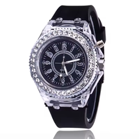 Meilleure Vente Montre LED Lumineuse Flash Colorée à Quartz Unisexe Montre Sport Décontractée pour Couple