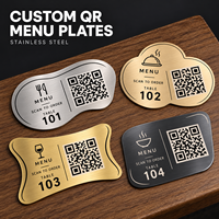 Plaque de table personnalisée en acier inoxydable avec logo, bord incurvé moderne, menu QR pour la restauration et l'hôtellerie, plusieurs finitions