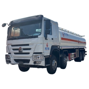 รถบรรทุกน้ำมัน HOWO 8x4 ขนาด 30000 ลิตร แบบหลายช่องเก็บน้ำมันดีเซล พร้อมหัวจ่าย - Product Image 1