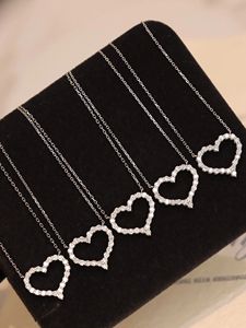 Joyería de Oro de 18K al por Mayor, Collar con Colgante de Corazón Grabado Personalizado, Pedido al por Mayor con Caja de Regalo Gratis, MOQ 2 Piezas - Product Image 2