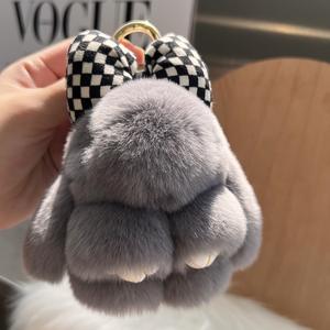 CHENXI Vente en gros Porte-clés en peluche 3D doux en forme de lapin de dessin animé avec pompon pour voiture et sac - Product Image 5