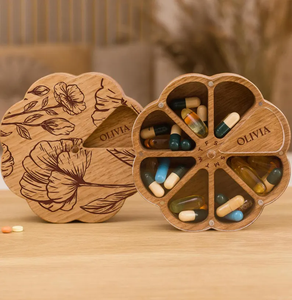 Organizador de pastillas de madera semanal grande de 7 días, caja pequeña, contenedor de pastillas para dormitorio o sala de estar - Product Image 1