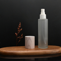 Botellas de Vidrio Esmerilado de 120 ml con Pulverizador de Plástico Blanco y Tapas de Madera Natural con Logotipo Grabado
