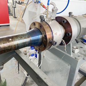 Machine d'extrusion de tuyaux électriques ondulés à paroi simple en polyéthylène haute densité (HDPE) pour autoroute - Product Image 4