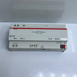 Passerelle téléphonique TG/S 3.2 2CDG110068R0011 pour PLC, en stock et très demandée, expédition DHL/UPS - Product Image 1