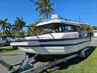Bateau de pêche en aluminium de 25 pieds pour la pêche sportive en Amérique du Nord, avec cabine fermée et certification CE