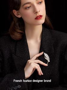 Elegante Broche de Espiga Chapado en Oro con Cristales de Estrás, Pin de Aleación para Mujer, Joyería de Moda Diaria, Regalo para Bodas y Fiestas - Product Image 6
