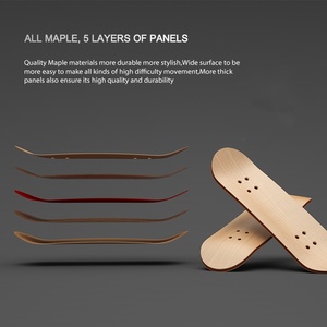 Vente en gros 1 ensemble de skateboards à doigts en bois, jouet professionnel avec supports, ensemble de skate à doigts, nouveauté, cadeau de Noël pour enfants - Product Image 3