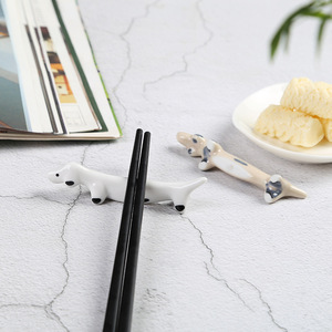 Özel sevimli yaratıcı Dachshund köpek sofra masa süsü seramik yemek çubuğu tutucu raf sırlı çömlek Chopstick dinlenme - Product Image 2