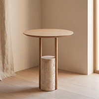 Table basse ronde de style italien moderne avec base en travertin pour appartement ou bureau