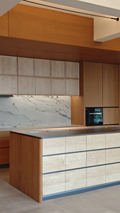 <span class=keywords><strong>Cocina</strong></span> Abierta Estilo <span class=keywords><strong>Bauhaus</strong></span>: Diseño Integrado con Gabinetes, Muebles Altos y Isla. - Product Image 4