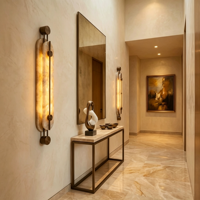 Applique murale longue en albâtre, lampe murale LED moderne de luxe en laiton, luminaire mural vertical en marbre de designer pour la décoration de villas, hôtels et couloirs