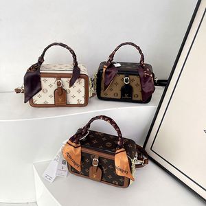 Ladies' Simple <b>square</b> Handbag, Suitable for Daily Use. the Interior Lining Is Made of Comfortable Polyester Material.356 - Product Image 6