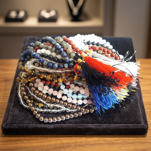 Collier Jap Mala artisanal en pierres précieuses naturelles avec perles circulaires sculptées, multi-cristaux pour la méditation et le soulagement de l'anxiété, décoration intérieure - Product Image 1
