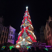 Sapin de Noël géant de 5 à 50 mètres équipé de lumières LED programmables, adapté à la décoration de Noël commerciale en extérieur.