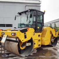 Rouleau compresseur routier XD123 de 12 tonnes avec un système de commande frontal pour une visibilité améliorée