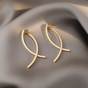Boucles d'oreilles tendance en acier inoxydable plaqué or, motif croix géométrique, pour femme, style célébrité <span class=keywords><strong>internet</strong></span>, effet amincissant - Product Image 2