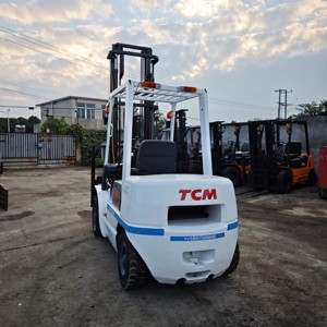Montacargas Diésel TCM Usado de 3 Toneladas - Alto Rendimiento y Eficiencia, Alta Calidad, Mástil de Dos Etapas, Capacidad para Terrenos Difíciles - Product Image 3