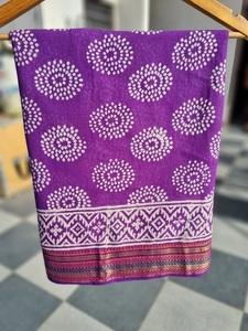 Sarongs, paréos et foulards authentiques faits à la main en coton léger imprimé sur bois, vêtements de plage élégants pour femmes - Product Image 3