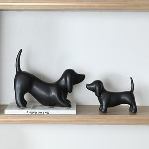 Figurine de chien en céramique noire et blanche minimaliste moderne - décoration créative pour le salon, l'entrée, le bureau. Article cadeau idéal. - Product Image 1