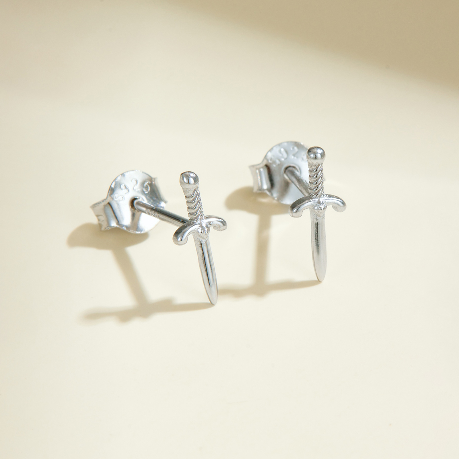 Silver AAE1051-1