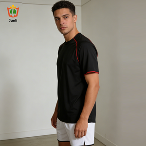 Maillots <span class=keywords><strong>de</strong></span> football à manches courtes respirants personnalisables Version domicile et rétro Numéros imprimables Noms et logos d'équipe - Product Image 2