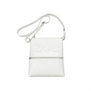Bolso Bandolera de Cuero Personalizado al por Mayor con el Logotipo de la Hermandad Zeta Phi Beta en Relieve, con Cierre de Solapa y Diseño Ligero - Product Image 1