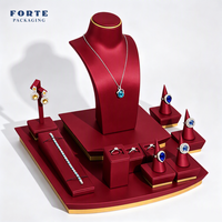 FORTE Ensemble de présentoirs à bijoux en cuir PU bordeaux sur mesure, comprenant buste de présentation et étagères pour bagues et boucles d'oreilles, pour magasin