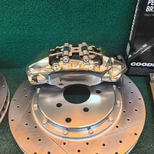 Kit d'étriers de frein nickelés <span class=keywords><strong>AP</strong></span> <span class=keywords><strong>Racing</strong></span> 9560 avant 6 <span class=keywords><strong>pistons</strong></span> et 9541 arrière <span class=keywords><strong>4</strong></span> <span class=keywords><strong>pistons</strong></span>, compatible avec les disques de frein percés Lotus 380x34mm et 355x28mm. - Product Image 3