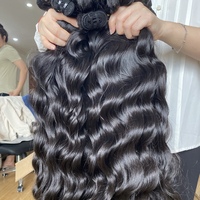 Cheveux vierges vietnamiens bruts non traités, naturellement ondulés, cuticules alignées, cheveux humains bruts du Vietnam