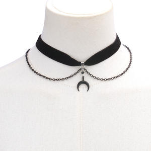 Collar con colgante de telaraña, joyería gótica de Halloween de varias capas, cadena en tono plateado con dije de araña para mujer - Product Image 4