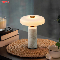 Lampe de table à base de marbre de restaurant en acier de nouvelle conception pour salle de lecture ou éclairage décoratif de chambre à coucher
