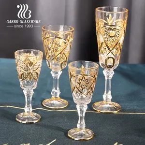 Exquisitas gafas de color dorado en relieve para el hogar, copas de vidrio decorativas con vástago para beber vino