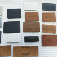Écussons en similicuir PU gaufré adhésifs personnalisés OEM, étiquettes de réparation en similicuir gravables au laser pour jeans et chapeaux