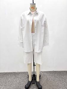 Witte 2-delige set voor dames - Lang mouw overhemd met knopen & knielange shorts - Afrikaanse Sehe mode - Product Image 6