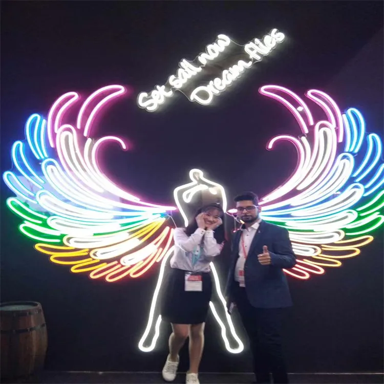 China Shanghai Company Custom Drop Shipping Angel Wings Led insegne al Neon con colori misti