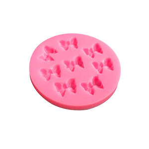 แม่พิมพ์ฟองดองทำจากซิลิโคนรูปโบว์ขนาดเล็กสำหรับตกแต่งเค้กด้วยกาวดินเหนียวแบบหยดอุปกรณ์อบ<span class=keywords><strong>เค้ก</strong></span>แม่พิมพ์ซิลิโคนสำหรับทำเค้ก DIY - Product Image 5
