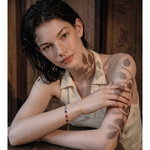 JINYOU 8830 <span class=keywords><strong>Bracciale</strong></span> Boho in Acciaio Inossidabile Placcato Oro PVD con Catena a Maglie Ovali e Charm in Pietre Naturali Multiple - Product Image 3