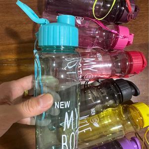 Bouteille d'eau en plastique avec bouchon à clapet et cordon, 500 ml, sans BPA, anti-fuite, pour le sport, la gym, les voyages et la randonnée - Product Image 5